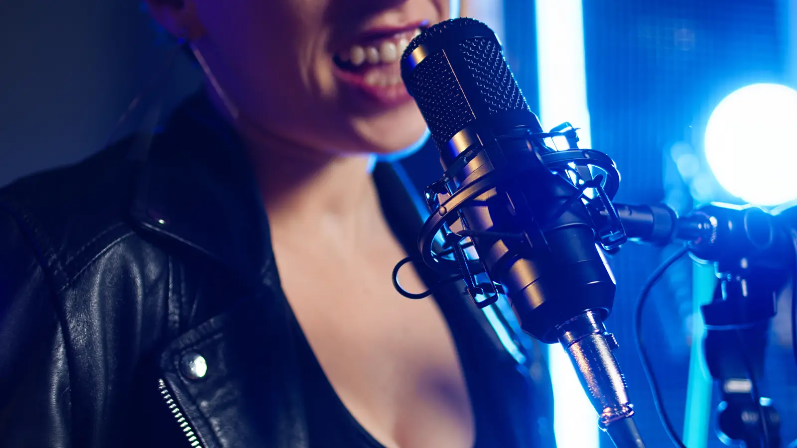 Pop- und Rockkonzert auf einer Bühne